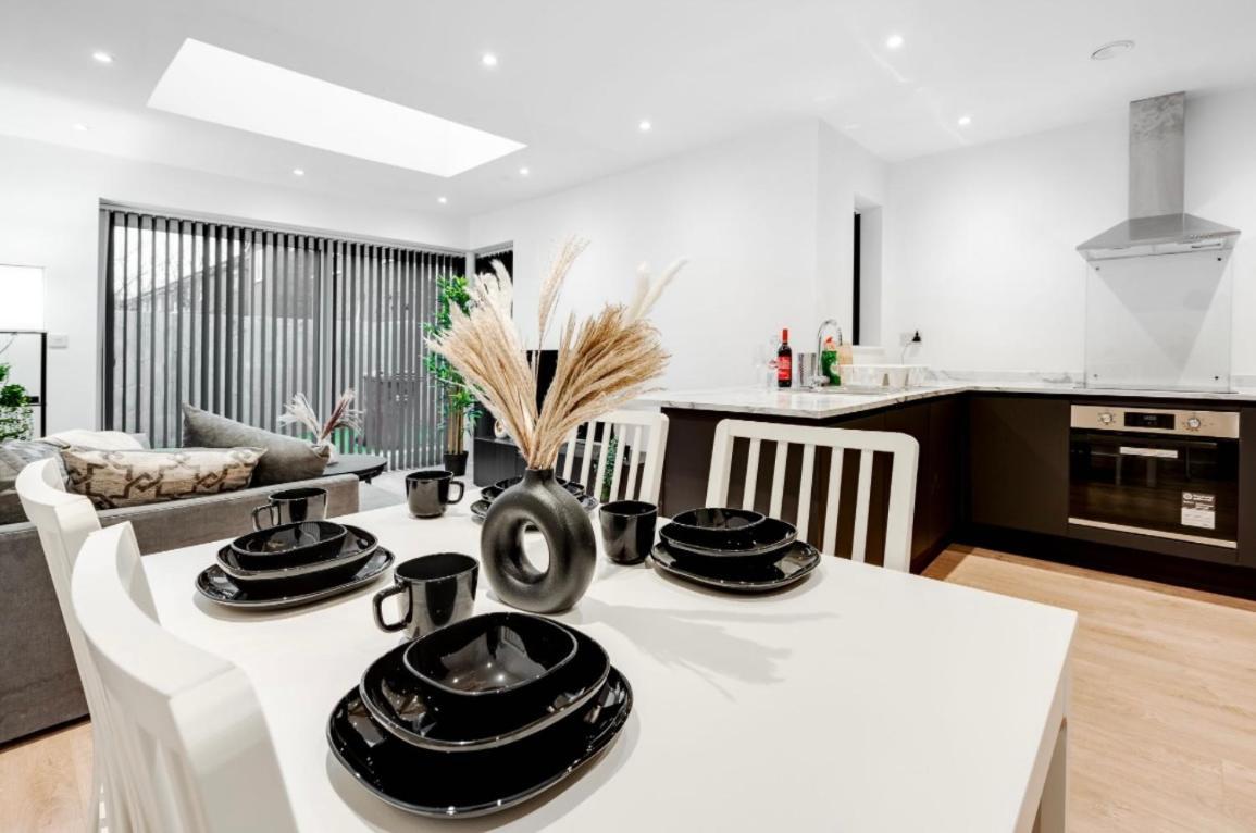 New Build Haven - Close To Centre - Etihad Holiday home *
