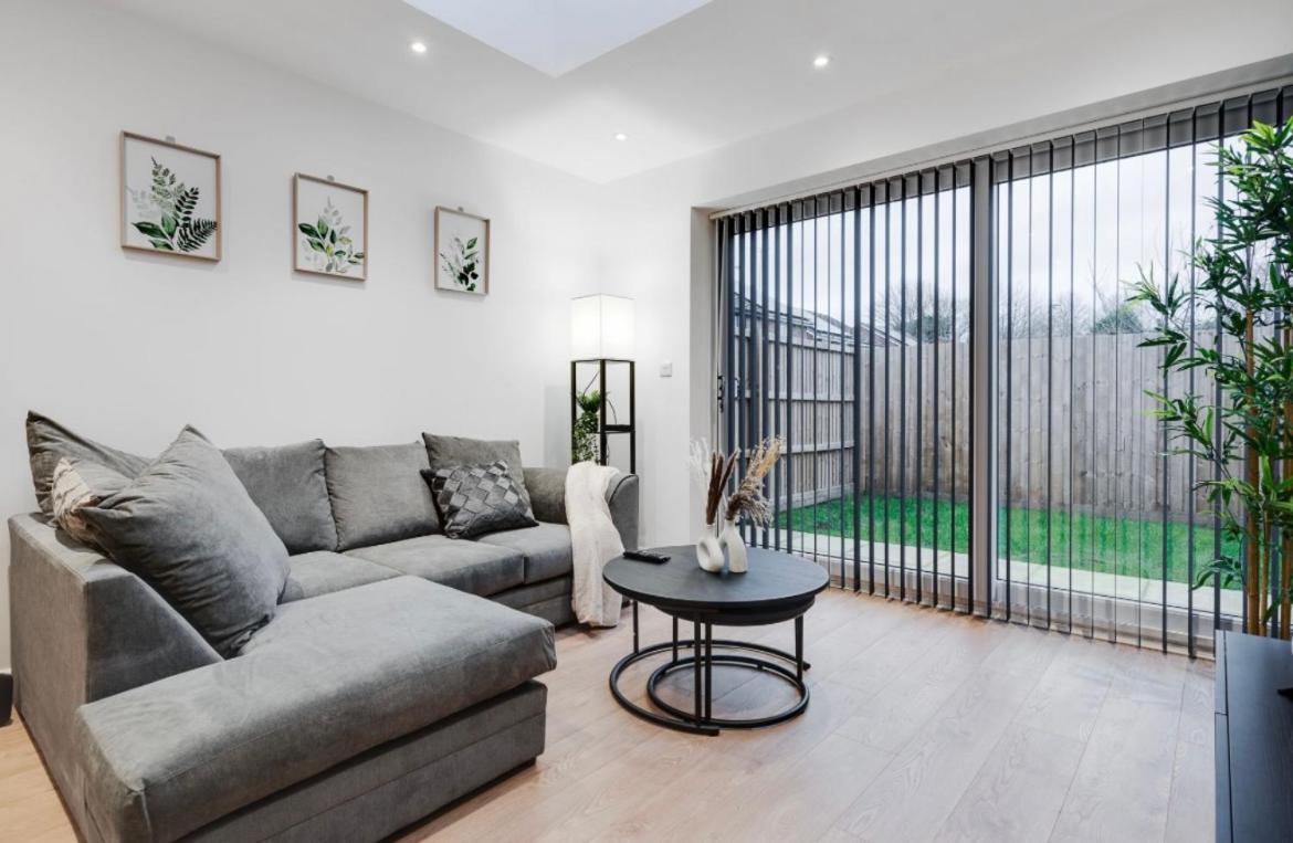 New Build Haven - Close To Centre - Etihad Holiday home *