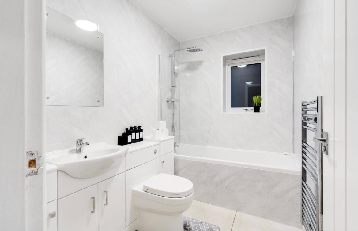 New Build Haven - Close To Centre - Etihad Holiday home *